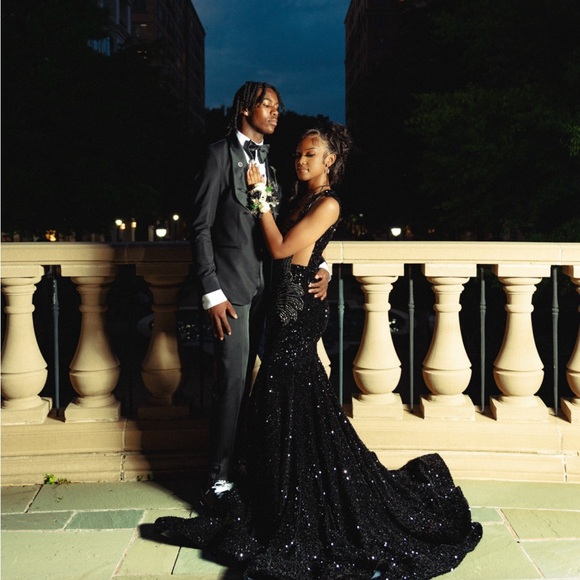 Selling my prom dress. Located in Atlanta, Georgia. Selling my prom dress. Located in Atlanta, Georgia.